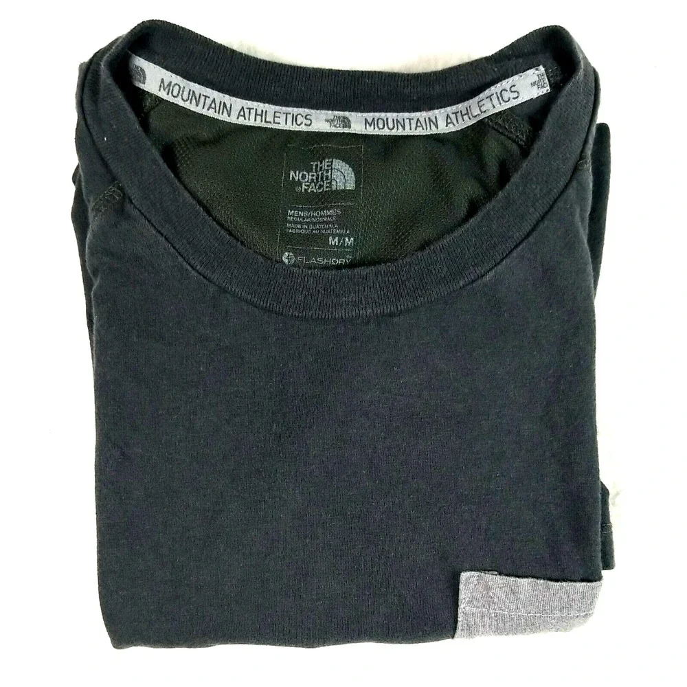 The North Face‎ Mountain Athletics Flash Dry Mens Gray Pocket T Shirt Size M